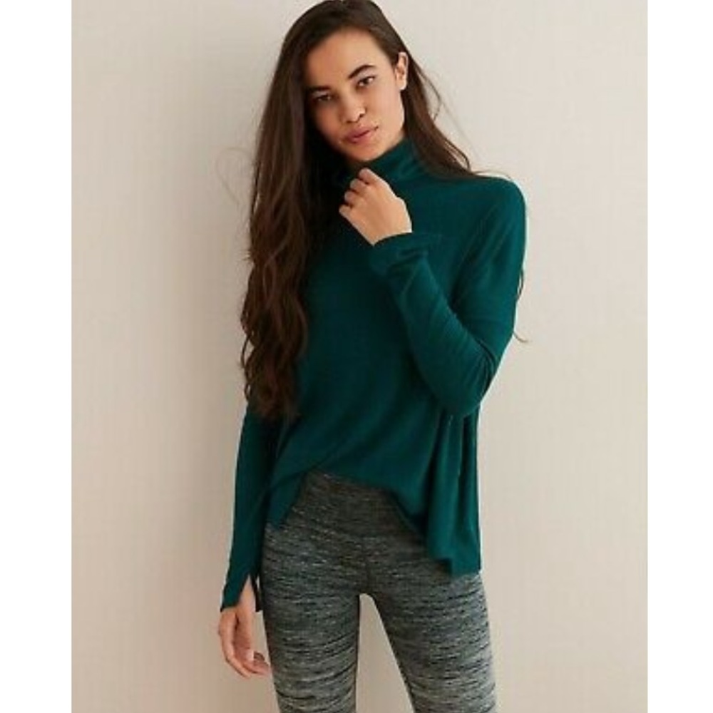 ✨EUC Aerie American Eagle Oversized Turtleneck